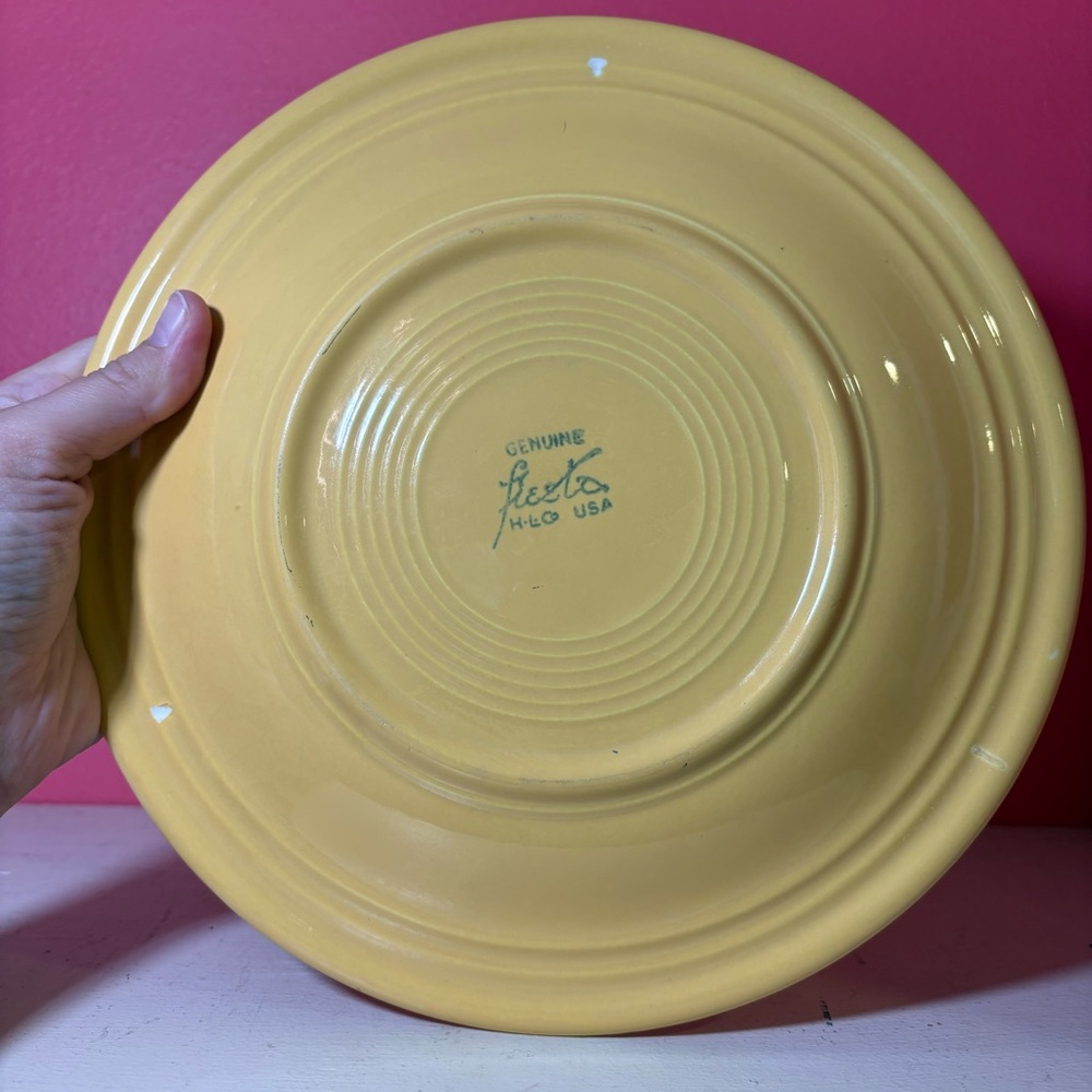 Vintage * Genuine Fiestaware Yellow Dinner Plate Collectible Homer Laughlin GUC - Picture 4 of 8